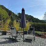 Mit Garten Und Panoramablick In Appartement