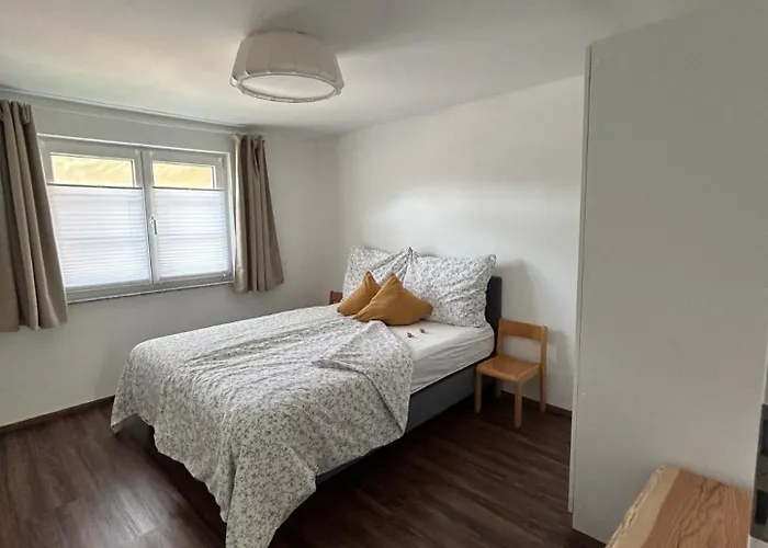 Mit Garten Und Panoramablick In 아파트 *