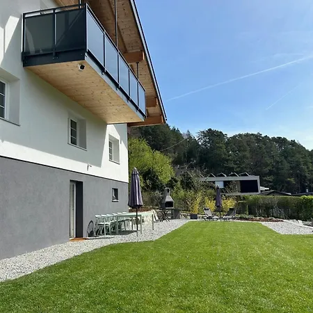 Mit Garten Und Panoramablick In Lägenhet